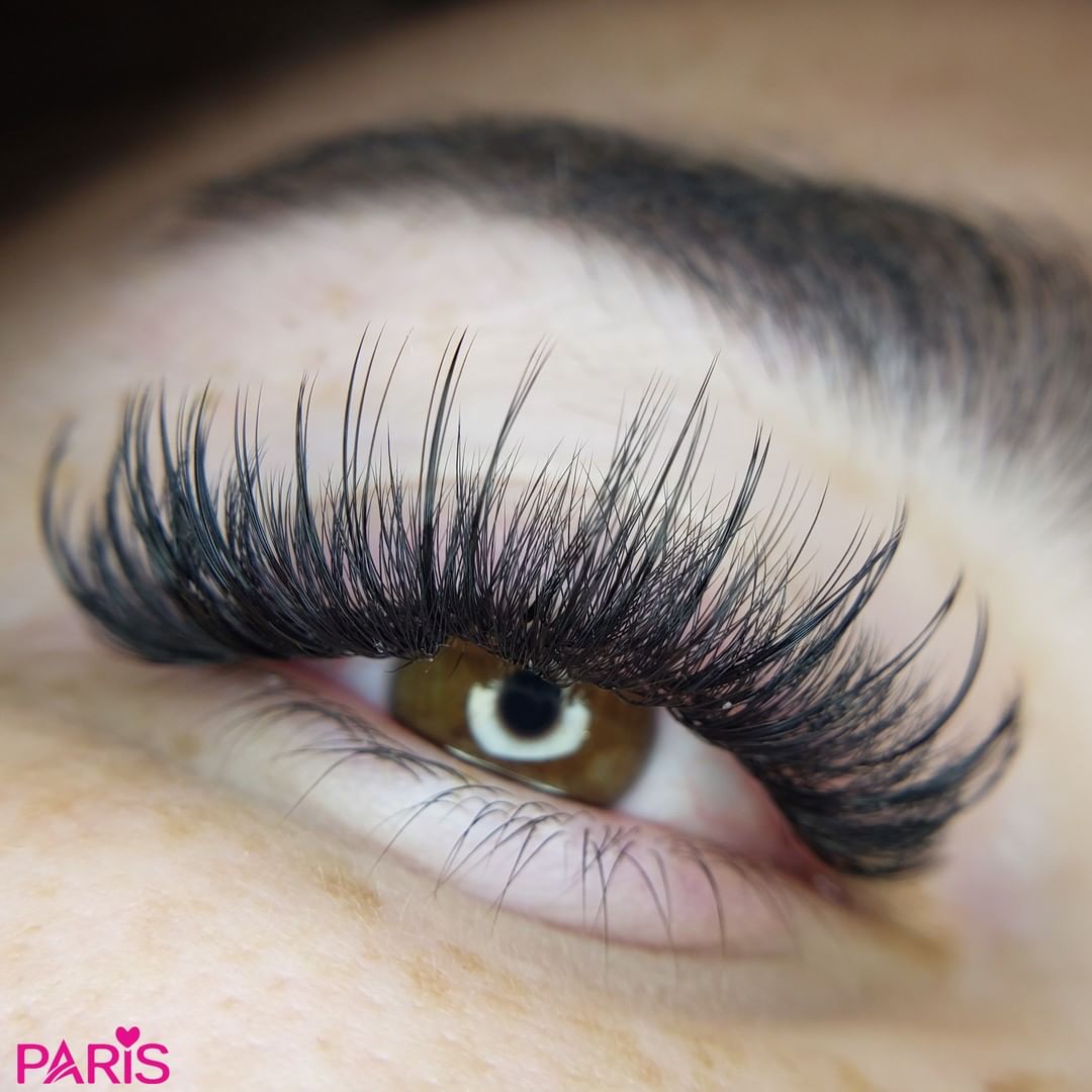 PLA's 5D Spike Lashes (front view of wispy lash set using 5D Spikes)